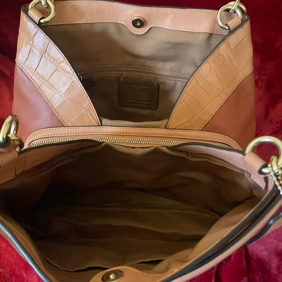 Coach Purse - Designer Bag - Picture 3 of 4